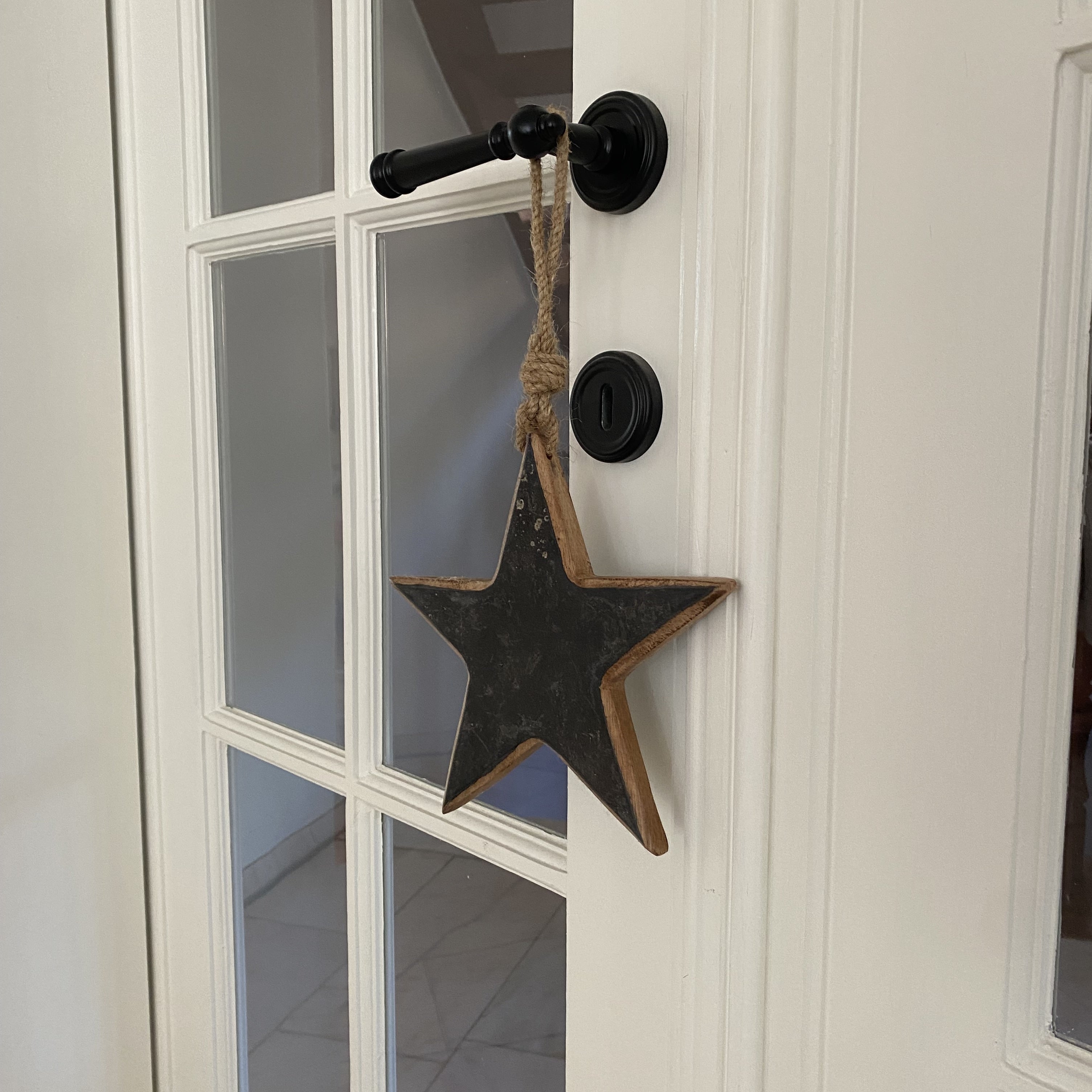 Holz Stern mit Aufhängung, schwarz